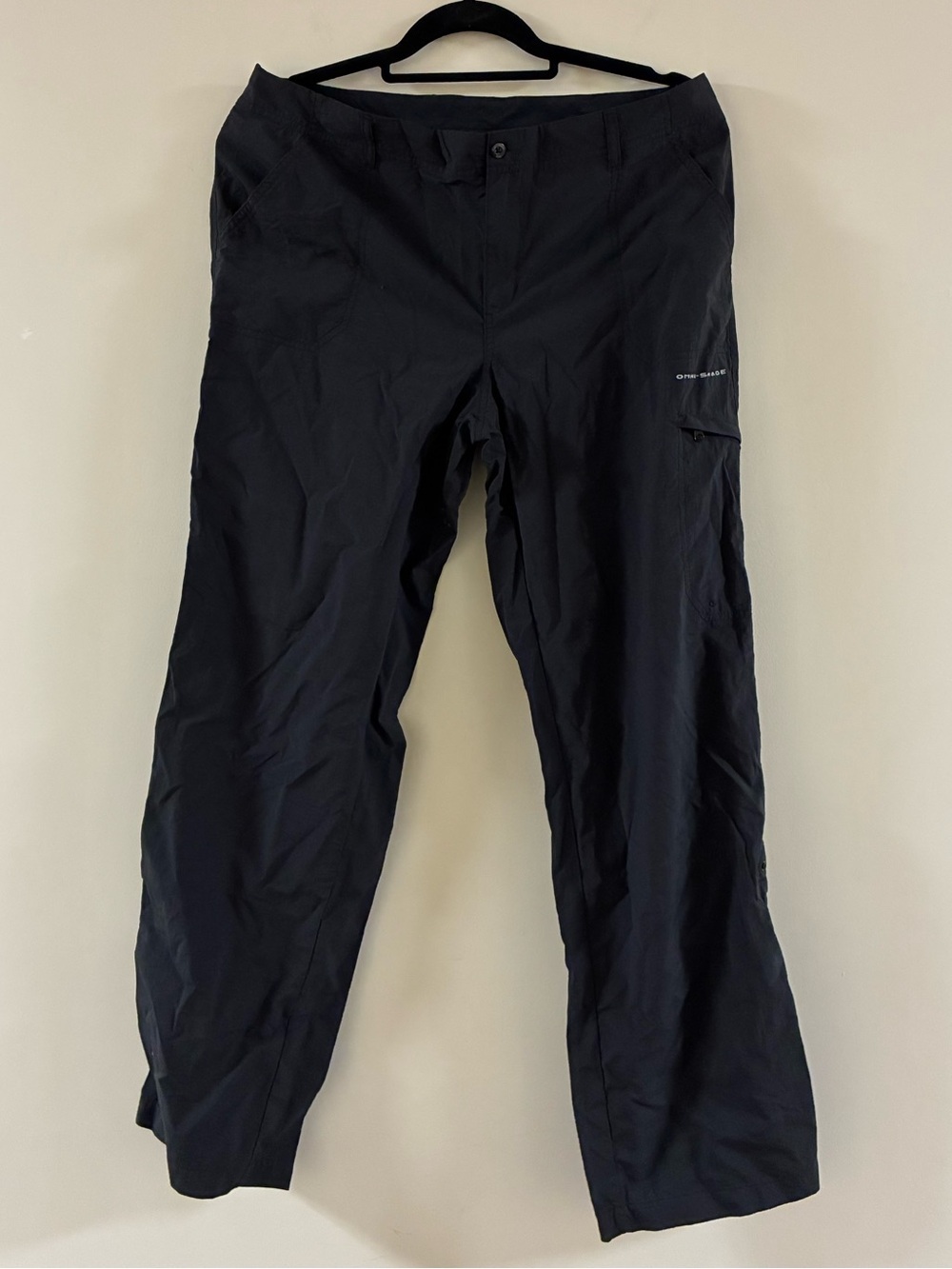 Columbia women’s black omni shade hiking cargo adjustable pants Sz. 12